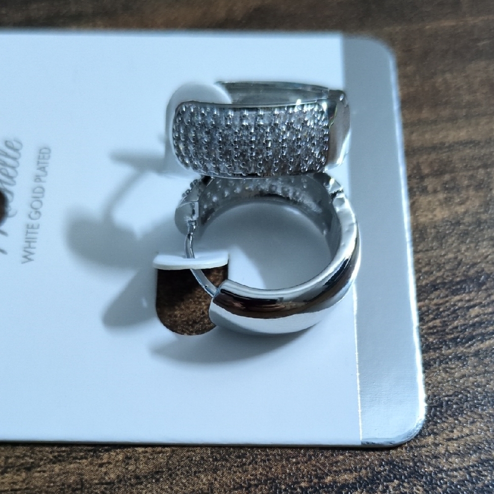 Elegant Silver-Plated Women's Ring